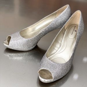 BANDOLINO Sparkly Pumps!